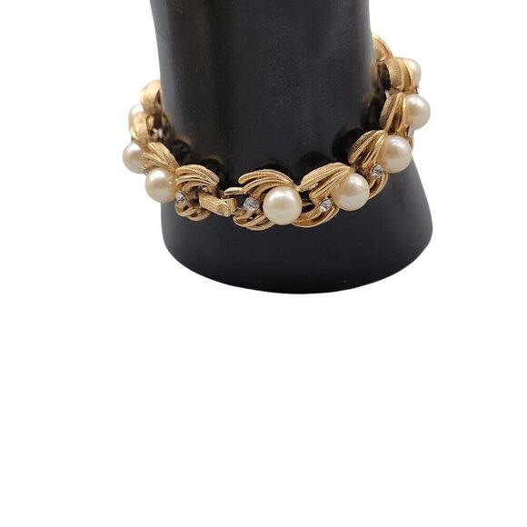 Crown Trifari Faux Pearl Swirl Bracelet 6.5" Gold Tone Setting Rhinestone Accent - Picture 9 of 14